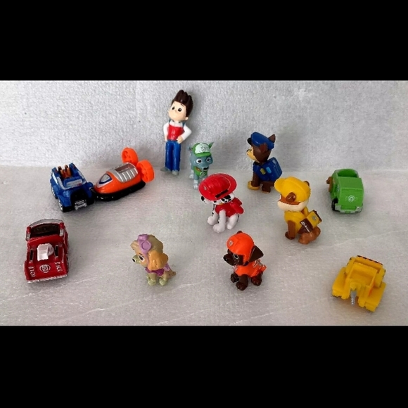 Paw Patrol Vending or Cake Topper 12 Mini Figure Set NOS New Spin Master 2015 - Picture 3 of 3